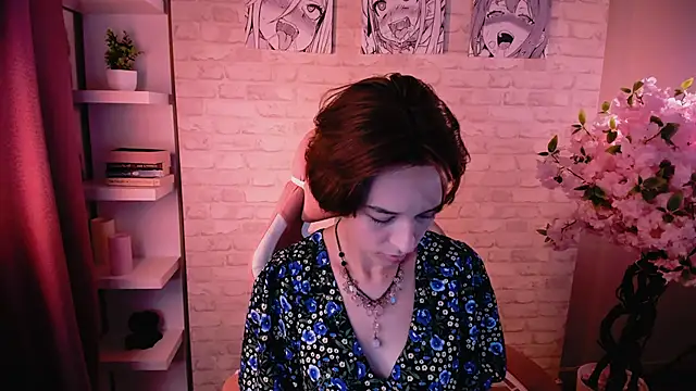 VivianLy  online show from 10, 9, 2025