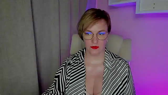 Snapshot of feliziaDesire chatting on 5, 8, 2026 feliziaDesire online show from 5, 8, 2026