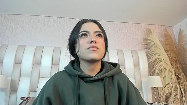 Snapshot of Rebeca_jones chatting on 7, 4, 2026 Rebeca jones online show from 7, 4, 2026