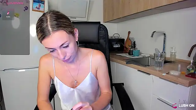 Snapshot of DannaEvan chatting on 27, 9, 2025 DannaEvan online show from 27, 9, 2025