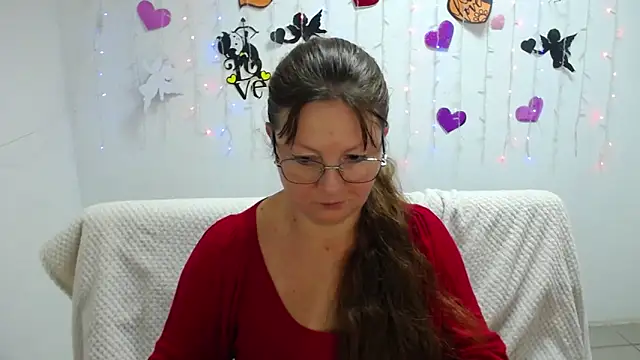 VanessaHotts online show from 1, 3, 2025