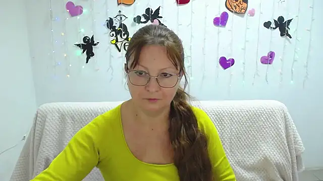 VanessaHotts online show from 12, 3, 2025