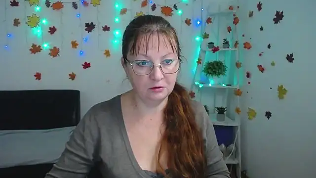 VanessaHotts online show from 8, 11, 2025