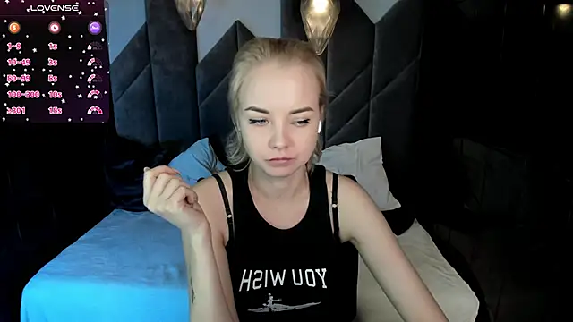 Snapshot of StephanieSweety chatting on 5, 2, 2025 StephanieSweety online show from 5, 2, 2025