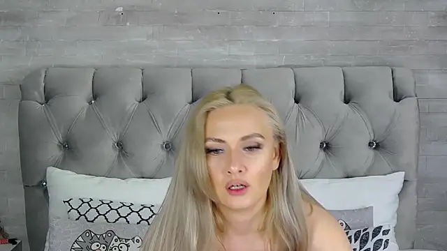 IsabellaDeRosa online show from 7, 3, 2025