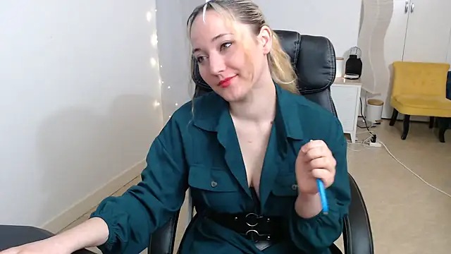 Crystal-dreamt online show from 13, 10, 2025