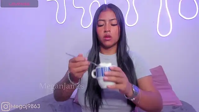 meganjames1 online show from 6, 3, 2025