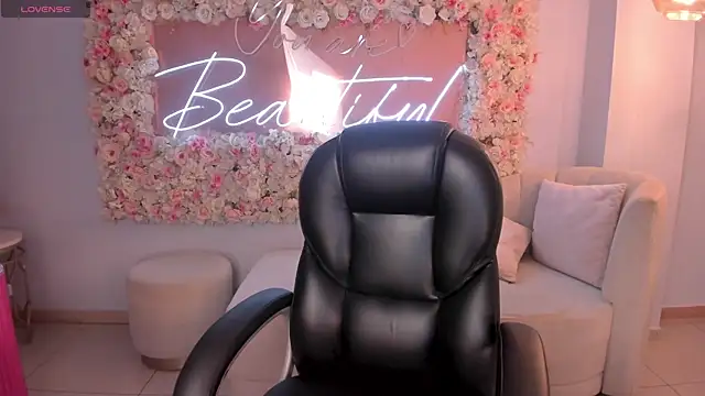 MileyCruz  online show from 8, 4, 2026