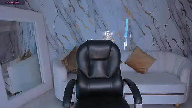 DannaCruz online show from 2, 10, 2025