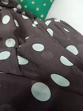 Sexybomb33 online show from 4, 1, 2025