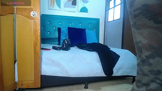 victoria  milf  online show from 18, 12, 2024