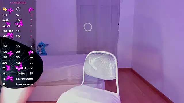 Snapshot of briana_walker chatting on 8, 3, 2025 briana walker online show from 8, 3, 2025