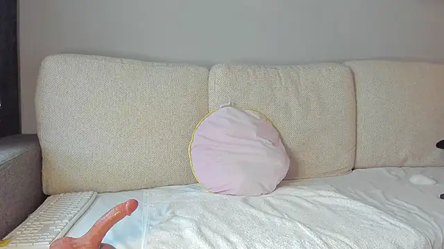 bellahot77 online show from 3, 1, 2025