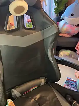 LaPetitechienne1 online show from 13, 2, 2025