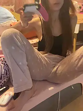 LaPetitechienne1 online show from 15, 3, 2025