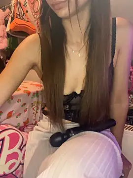 LaPetitechienne1 online show from 9, 10, 2025