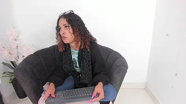 StefanyMiler online show from 7, 3, 2025