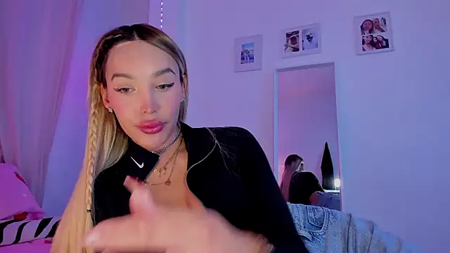 Snapshot of _viioletweekend_ chatting on 10, 1, 2026 viioletweekend online show from 10, 1, 2026