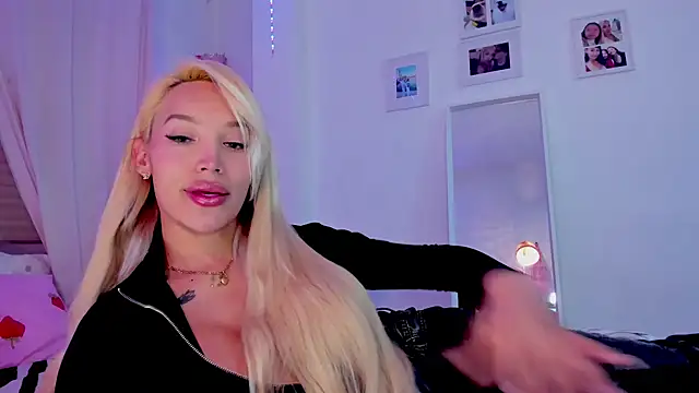 Snapshot of _viioletweekend_ chatting on 31, 1, 2026 viioletweekend online show from 31, 1, 2026