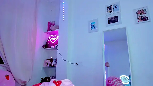 Snapshot of _viioletweekend_ chatting on 12, 2, 2026 viioletweekend online show from 12, 2, 2026