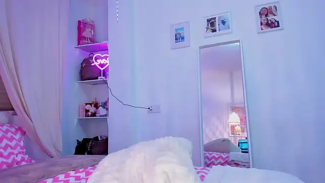 Snapshot of _viioletweekend_ chatting on 12, 3, 2026 viioletweekend online show from 12, 3, 2026