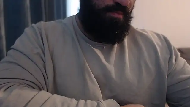 Snapshot of hugemachohandsome chatting on 28, 10, 2025 hugemachohandsome online show from 28, 10, 2025