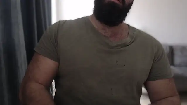 Snapshot of hugemachohandsome chatting on 1, 11, 2025 hugemachohandsome online show from 1, 11, 2025