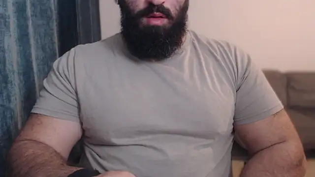 Snapshot of hugemachohandsome chatting on 8, 11, 2025 hugemachohandsome online show from 8, 11, 2025