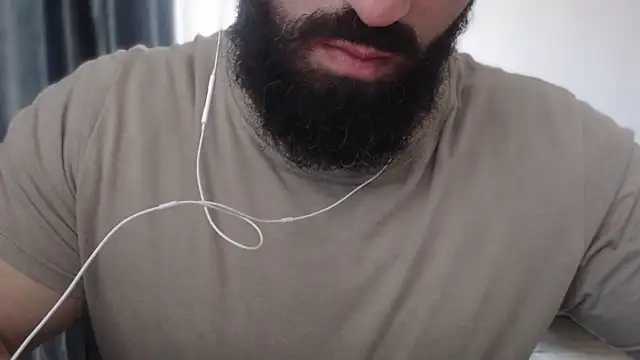 Snapshot of hugemachohandsome chatting on 11, 11, 2025 hugemachohandsome online show from 11, 11, 2025