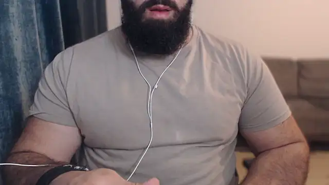 Snapshot of hugemachohandsome chatting on 11, 11, 2025 hugemachohandsome online show from 11, 11, 2025