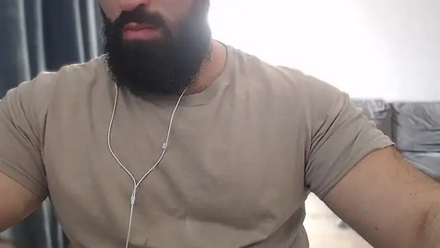 Snapshot of hugemachohandsome chatting on 12, 11, 2025 hugemachohandsome online show from 12, 11, 2025