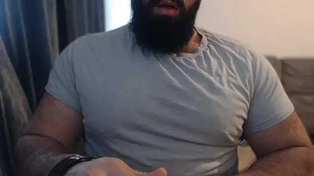 Snapshot of hugemachohandsome chatting on 15, 11, 2025 hugemachohandsome online show from 15, 11, 2025