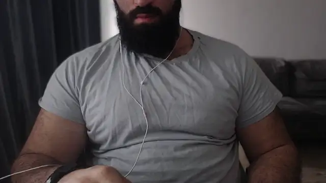 Snapshot of hugemachohandsome chatting on 16, 11, 2025 hugemachohandsome online show from 16, 11, 2025