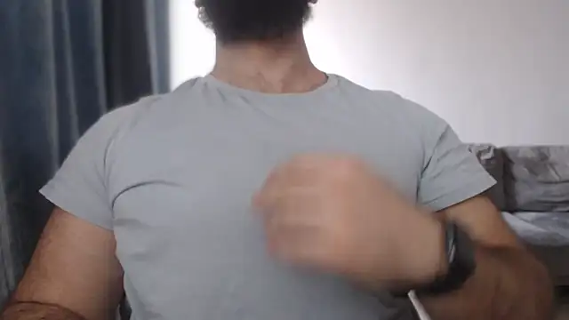 Snapshot of hugemachohandsome chatting on 18, 11, 2025 hugemachohandsome online show from 18, 11, 2025