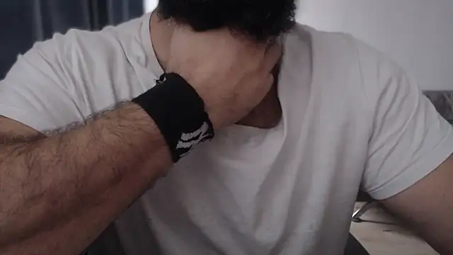 Snapshot of hugemachohandsome chatting on 21, 11, 2025 hugemachohandsome online show from 21, 11, 2025