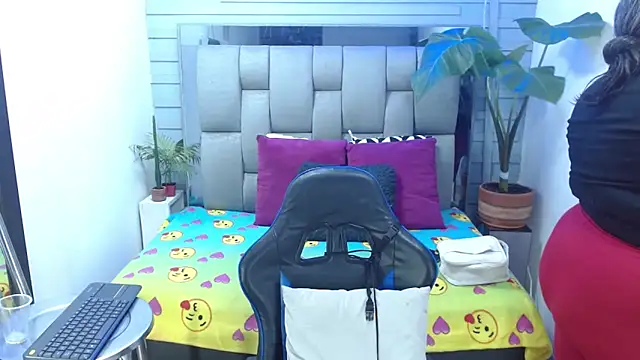 evelin zaens online show from 15, 4, 2026