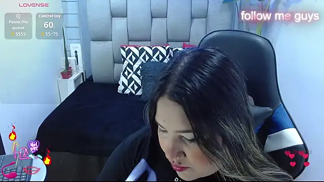 Snapshot of evelin_zaens chatting on 26, 6, 2026 evelin zaens online show from 26, 6, 2026