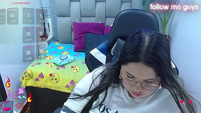Snapshot of evelin_zaens chatting on 10, 7, 2026 evelin zaens online show from 10, 7, 2026
