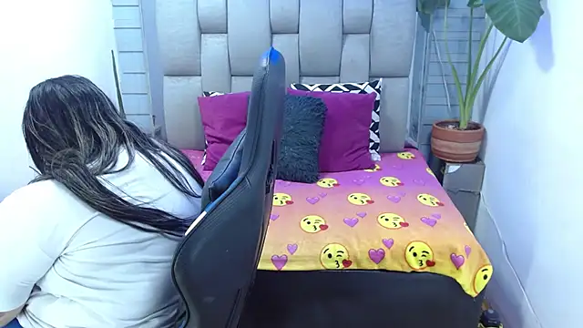 Snapshot of evelin_zaens chatting on 14, 7, 2026 evelin zaens online show from 14, 7, 2026