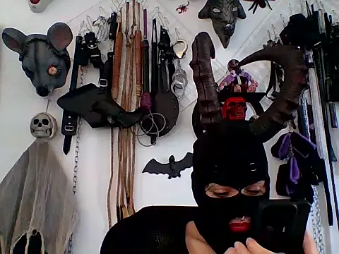 Snapshot of FeticheMacabre chatting on 20, 4, 2026 FeticheMacabre online show from 20, 4, 2026