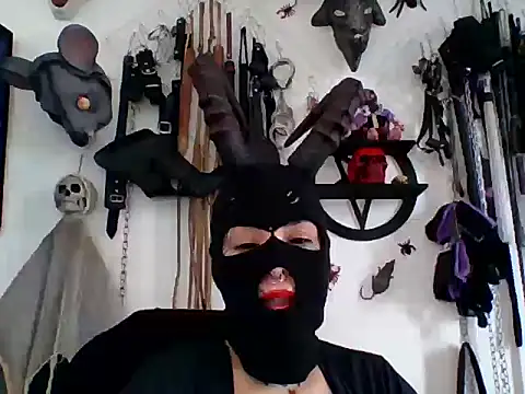 Snapshot of FeticheMacabre chatting on 25, 4, 2026 FeticheMacabre online show from 25, 4, 2026