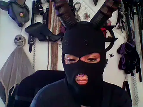 Snapshot of FeticheMacabre chatting on 26, 4, 2026 FeticheMacabre online show from 26, 4, 2026
