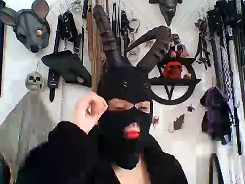 Snapshot of FeticheMacabre chatting on 5, 7, 2026 FeticheMacabre online show from 5, 7, 2026