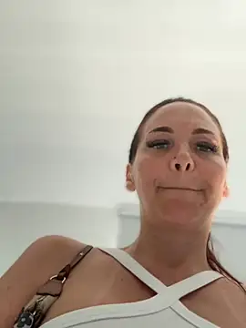 MessyNastyQueen online show from 26, 6, 2026