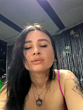 Snapshot of KikiXRed chatting on 9, 12, 2024 KikiXRed online show from 9, 12, 2024