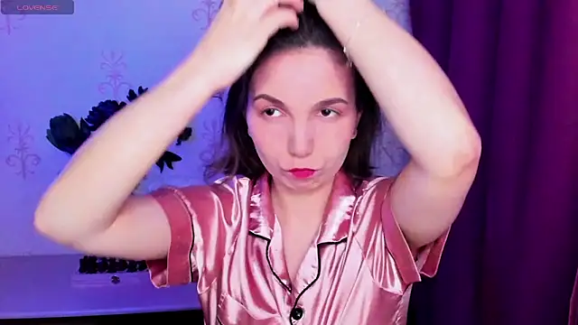 KindHazelHere  online show from 18, 2, 2026