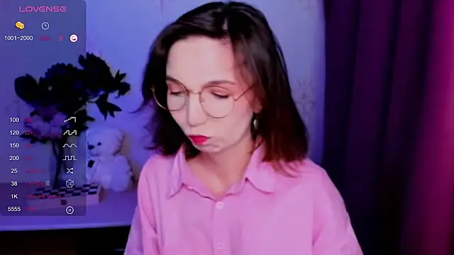 KindHazelHere  online show from 15, 4, 2026