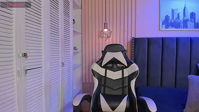 ashlye miller  online show from 14, 11, 2025