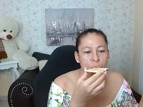 Snapshot of mature_martina chatting on 18, 4, 2026 mature martina online show from 18, 4, 2026