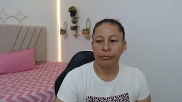 Snapshot of mature_martina chatting on 22, 4, 2026 mature martina online show from 22, 4, 2026
